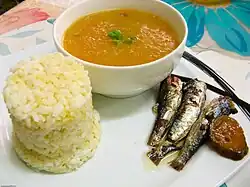 Kartoffel-Möhren-Suppe mit Reis und Sardinen