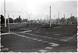 Knoten Friedrich-Ebert-Straße (links) / Wilhelm-Külz-Straße (rechts) / Lange Brücke (geradeaus), 1962, vor Installation der vorgesehenen Ampeln