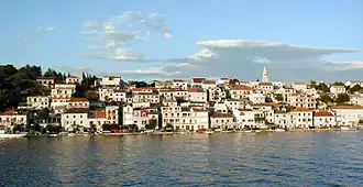 Povlja in der Abendsonne