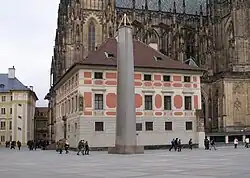 Dritter Burghof und Obelisk in der Prager Burg