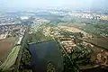 Luftbild, Dolní Počernice im Vordergrund rechts