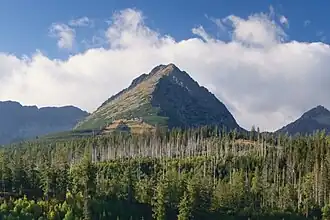 Predné Solisko von der Berghütte Chata pod Soliskom aus gesehen