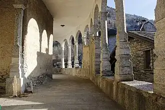 Säulengang Kirche Don Lorenzo Dresco, Crego