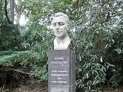 Büste von Saefkow „Nicht vergessen. Niedergeknüppelt, aber nicht widerlegt.“