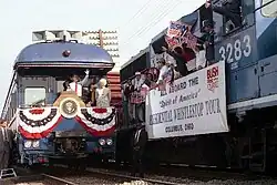 George und Barbara Bush auf der Plattform des Wahlkampfzuges, 1992