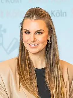 Laura Wontorra (Moderatorin)