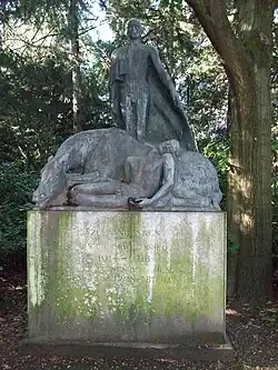 Von Ali Bonte-Lichtenstein erschaffenes Denkmal zu Ehren der Gefallenen im Ersten Weltkrieg im nördlichen Parkteil