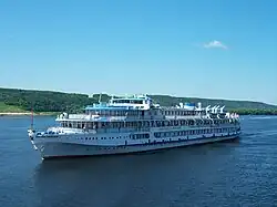 Das Passagiermotorschiff Dmitri Poscharski