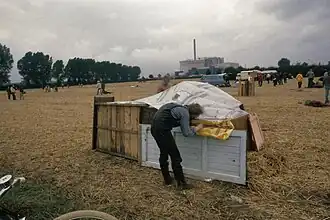 „Anti-Atomdorf“ vor dem Kraftwerk, 1981