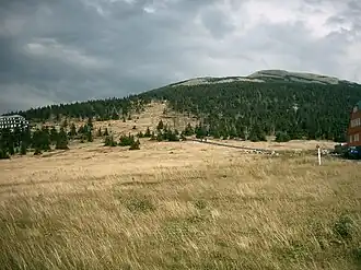 Spindlerpass, Kleine Sturmhaube, im Hintergrund der Mittagsberg. Ganz links im Bild die Spindlerbaude.