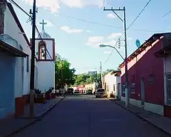 Straße im Ort Pueblito de Allende im Municipio Allende