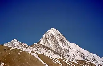 Khangri Shar links im Bild, Pumori in der Bildmitte, im Vordergrund Kala Pattar