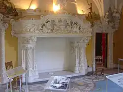 Der Kamin im Speisezimmer.