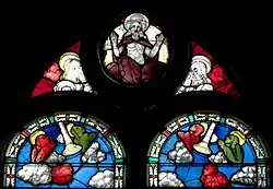 Maßwerk mit Gottvater und Engeln