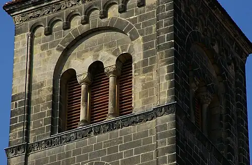 Friese am neuromanischen Nordturm