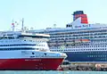 Spirit of Tasmania II in Melbourne mit der Queen Mary 2 im Hintergrund