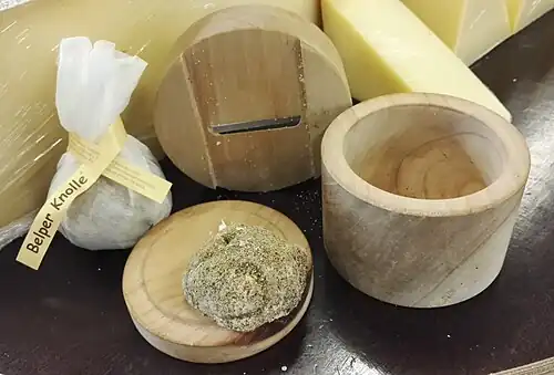 Käsereibe für Belper Knollen, charakteristische Verpackung im Stoffbeutel