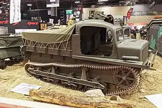 Restaurierter Renault 36R, ausgestellt auf der Retromobile 2018