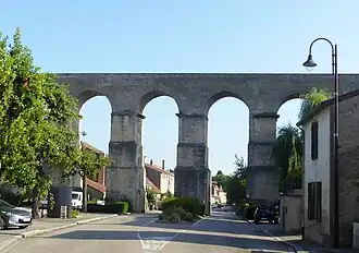 Römisches Aquädukt über die D657