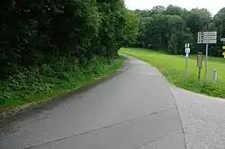 Unterer Teil der Langackerstraße (Bruckthal), Abzweigung Fischzuchtstraße