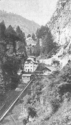 Früheres Brunnhaus Obernesselgraben, darüber die Hochreserve (Foto um 1870)