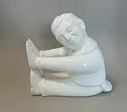 Bücherstütze Sitzender Mann 0782, Feinsteingutfabrik Max Roesler Abteilung Darmstadt, 1930