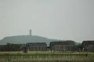 Waffenbunker beim Bandeath-Waffendepot, im Hintergrund das Wallace Monument