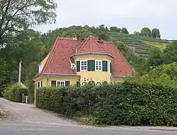 Haus im Eck mit denkmalgeschützter Gartenanlage, Paradiesstraße&nbsp;56