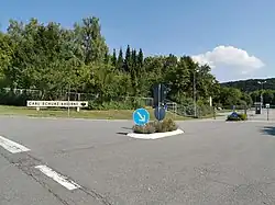 Eingangsbereich der Carl-Schurz-Kaserne (Alte Würzburger Str./ Ecke Kasernenstr. (Hardheim))