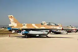 Eine zweisitzige F-16D Barak der 109. Staffel „The Valley“ im Mai 2017 auf der Ramat David Airbase