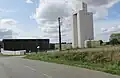 Getreidesilo an der Stelle des ehemaligen Bahnhofs