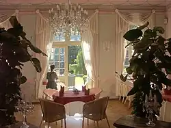 Hier bedient die Kammerzofe