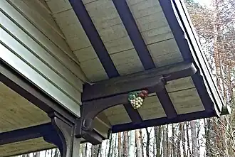 Schnitzwerk an Dachsparren