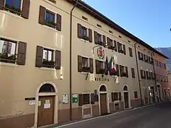 Rathaus im Ortsteil Raossi