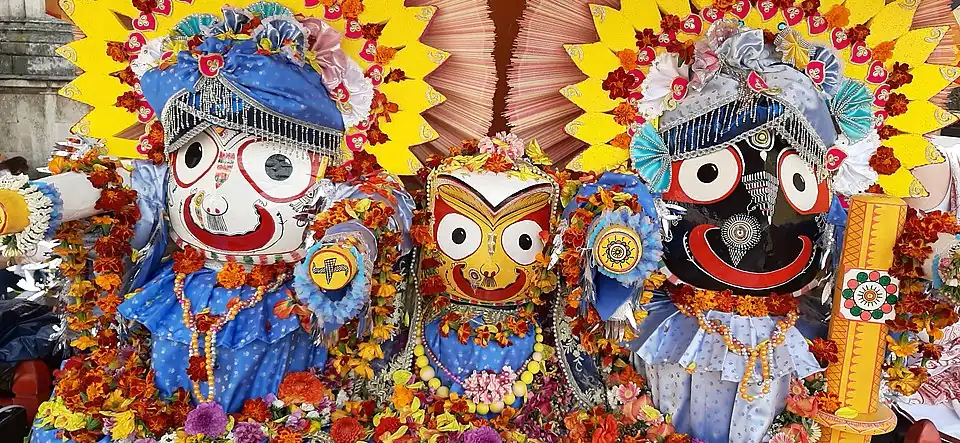 Die Geschwister Balabhadra und Subhadra mit Jagannath. ISKCON-Prozession 2022 in München