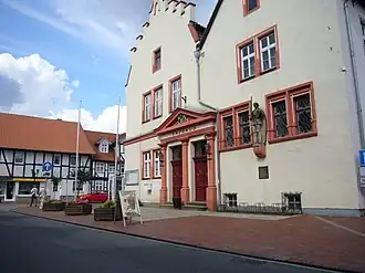 Rathaus Oebisfelde mit dem Roland