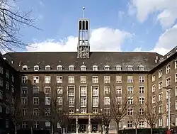 Frontseite des Rathauses Tiergarten