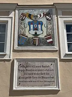 Gedenktafel an das Jahr 1427 am Rathaus in Haslach