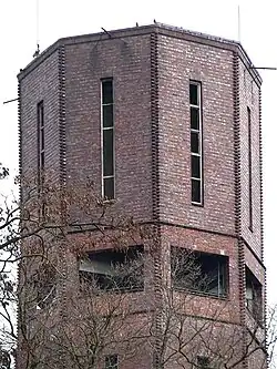 Der Turmkopf mit Aussichtsplattform und Behälterbereich