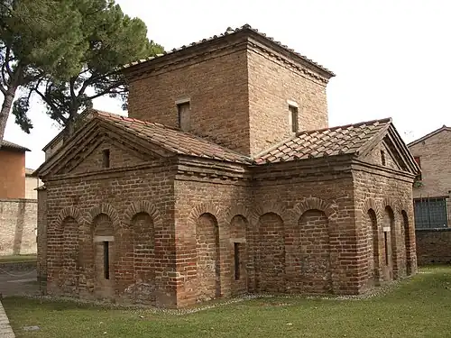 Mausoleum der Galla Placidia in Ravenna mit Balkenkopfimitationen, angeblich 5. Jahrhundert