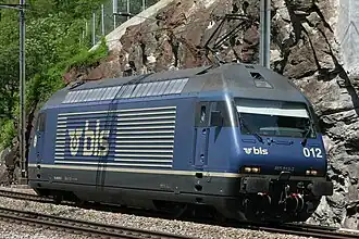 Re 465 012-3 im Bahnhof Lalden