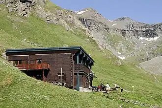Die Schutzhütte Refuge du Prariond im Sommer