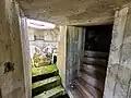 Links war der Granatwerfer montiert, rechts die Treppe zum kleineren Mannloch (hier zubetoniert)