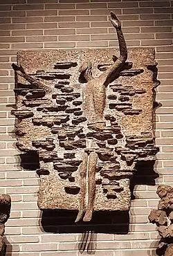 Oberstes Relief: Auferstandener Christus