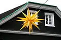 Gelber Stern als Außendekoration in Remscheid