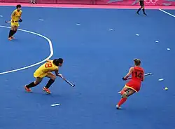 Szene aus dem Vorrundenspiel der Frauen gegen China 2012: mit der Nr. 14 Emilie Sinia