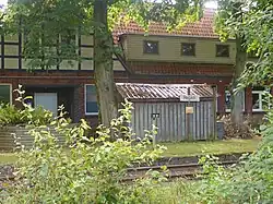 Ehemaliger Bahnhof und Teilansicht der Bahnhofsgaststätte