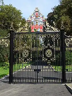 Eingangstor von York House, dann nach Wood Norton verlegt