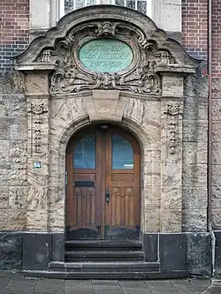 Eingangsportal an der Admiralitätstraße