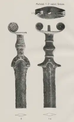 Detailansicht der Schwertgriffe